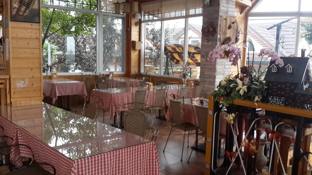 Cingjing Vienna Pleasance Cottage เหรินอ้าย ภายนอก รูปภาพ
